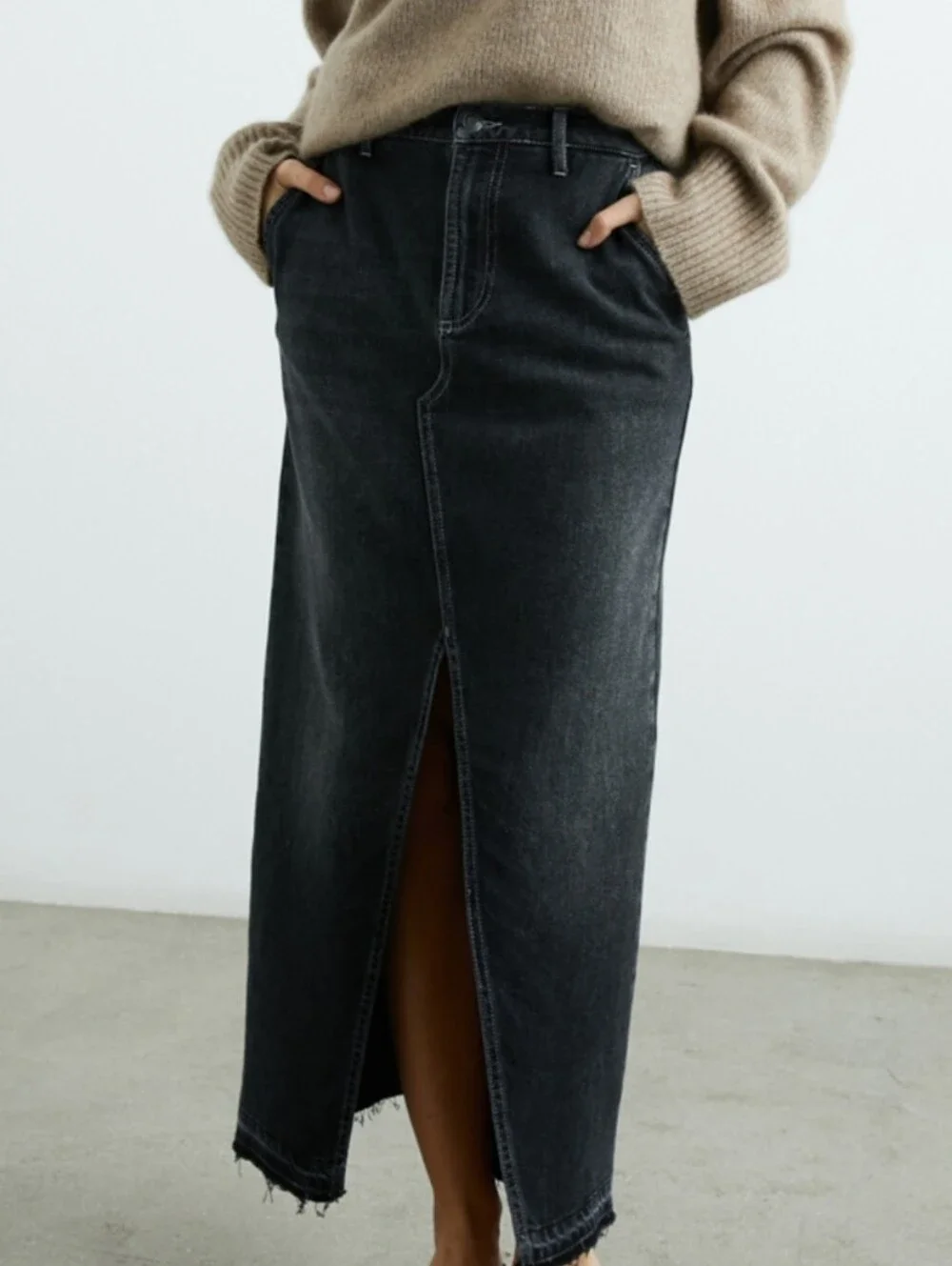 Rails Manhattan Skirt in the color Eclipse Front Slit